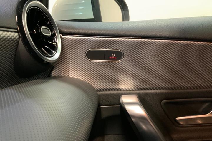 Hvid Mercedes A180 d fra 2019