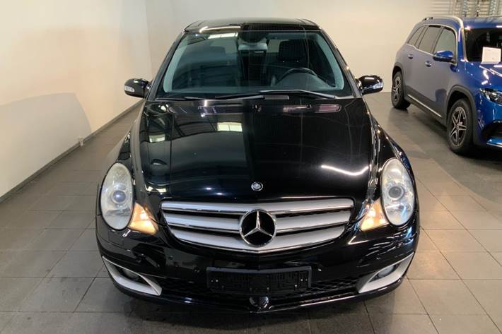 Sort Mercedes R320 fra 2006