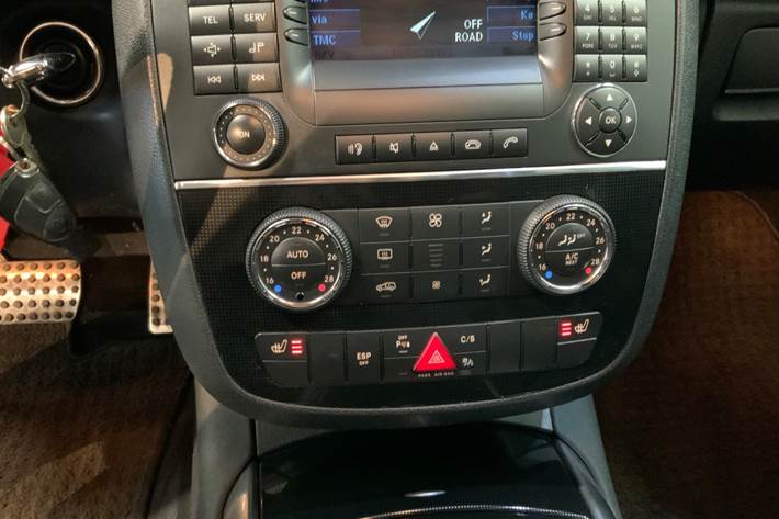 Sort Mercedes R320 fra 2006
