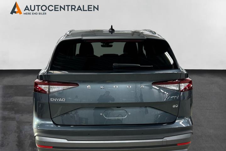 Grå Skoda Enyaq fra 2022