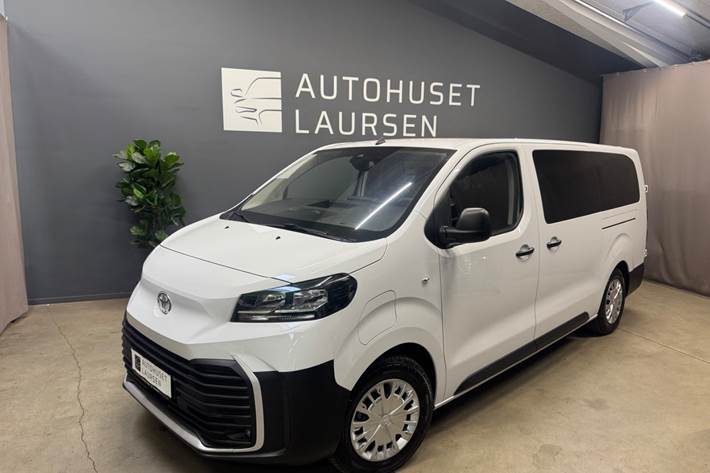 Hvid Toyota Proace Verso fra 2025