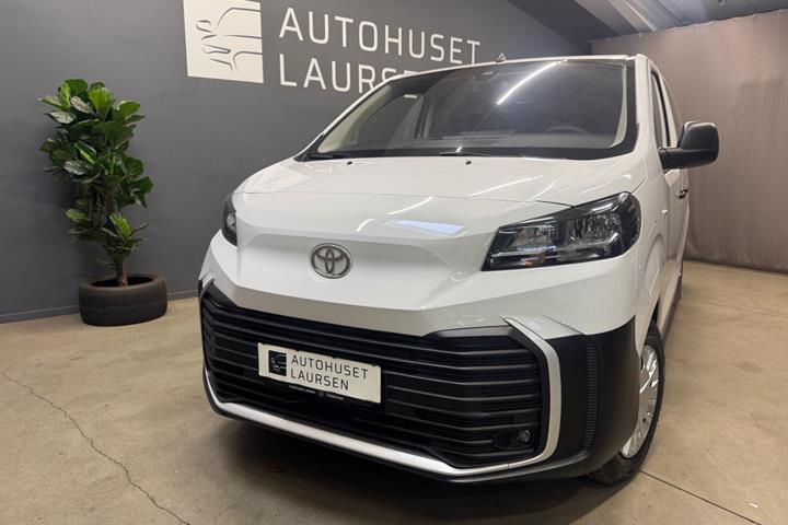 Hvid Toyota Proace Verso fra 2025