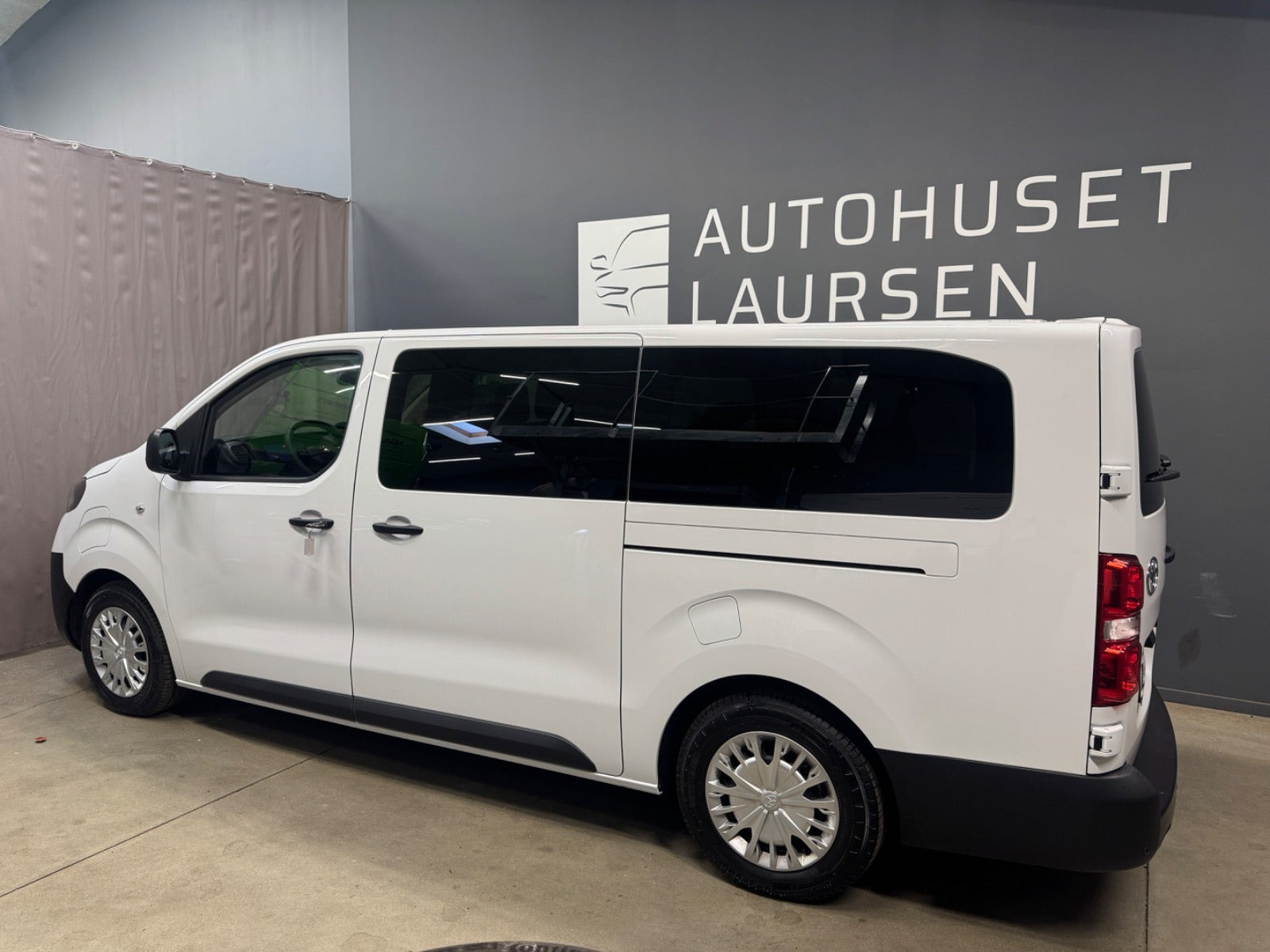 Hvid Toyota Proace Verso fra 2025