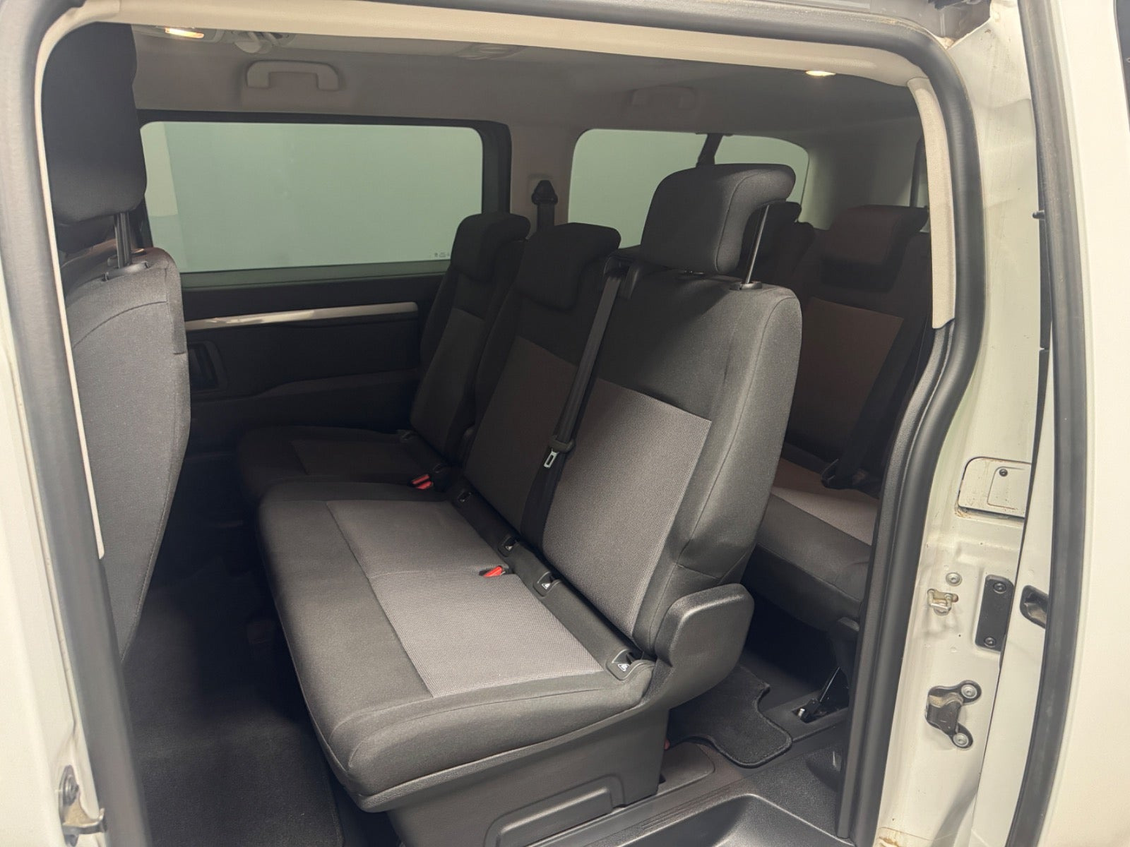 Hvid Toyota Proace Verso fra 2025