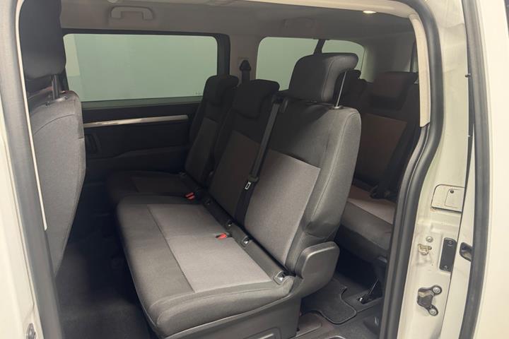 Hvid Toyota Proace Verso fra 2025