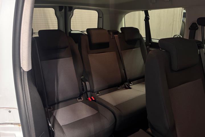 Hvid Toyota Proace Verso fra 2025