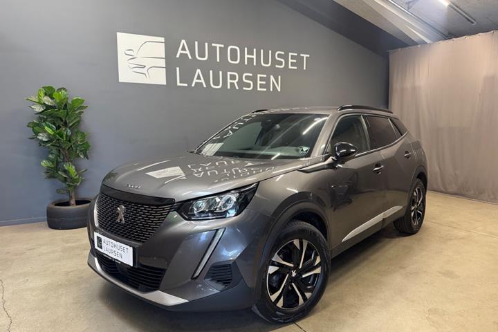 Grå Peugeot 2008 fra 2023 set udefra