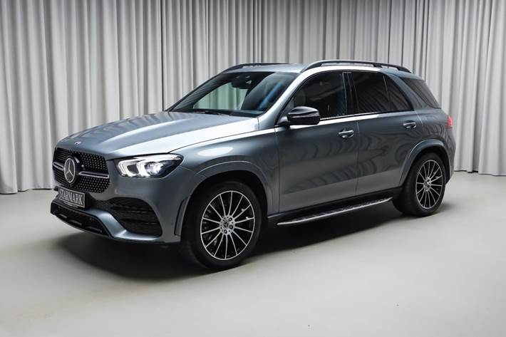 Grå Mercedes GLE350 de fra 2022 set udefra