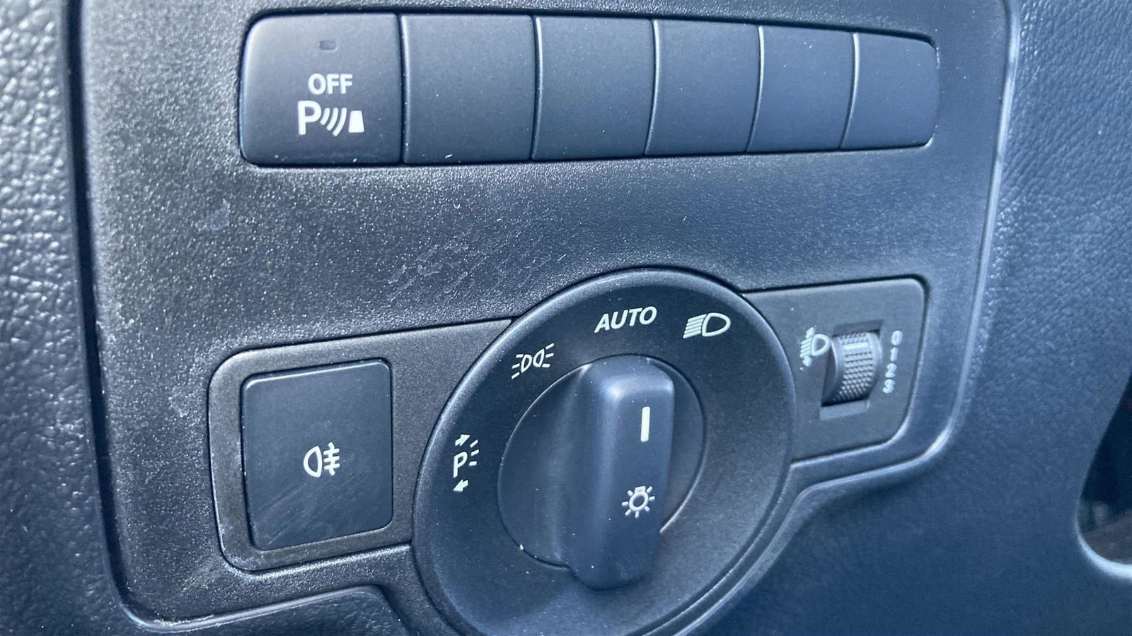 Hvid Mercedes Vito 114 fra 2024
