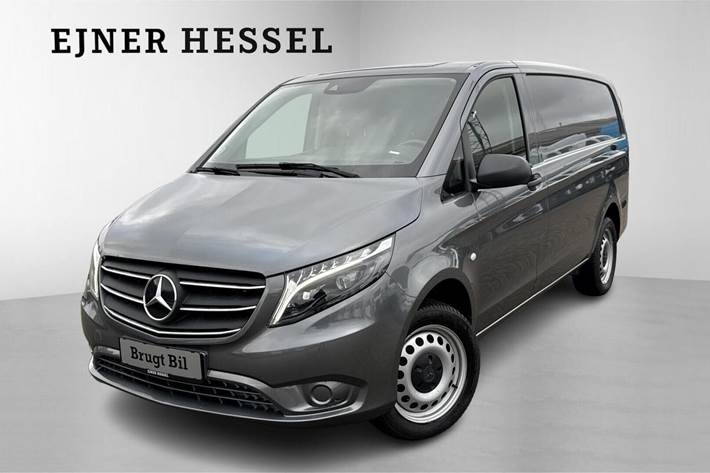 Grå Mercedes Vito 116 fra 2023 set udefra