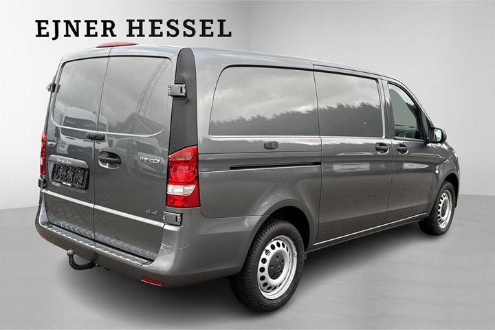 Grå Mercedes Vito 116 fra 2023