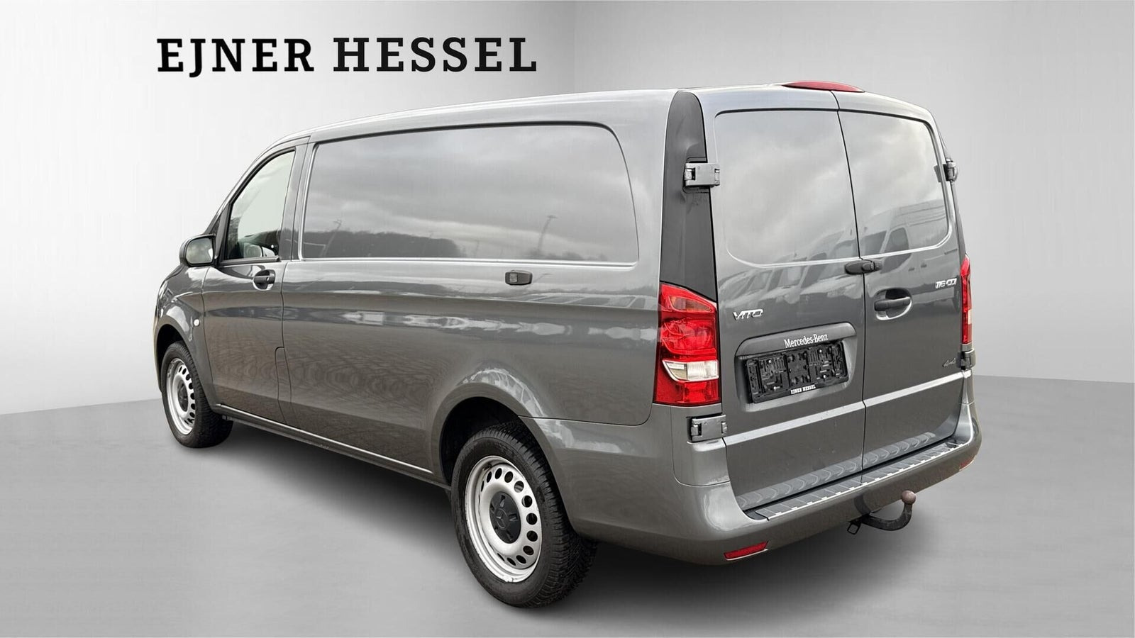 Grå Mercedes Vito 116 fra 2023