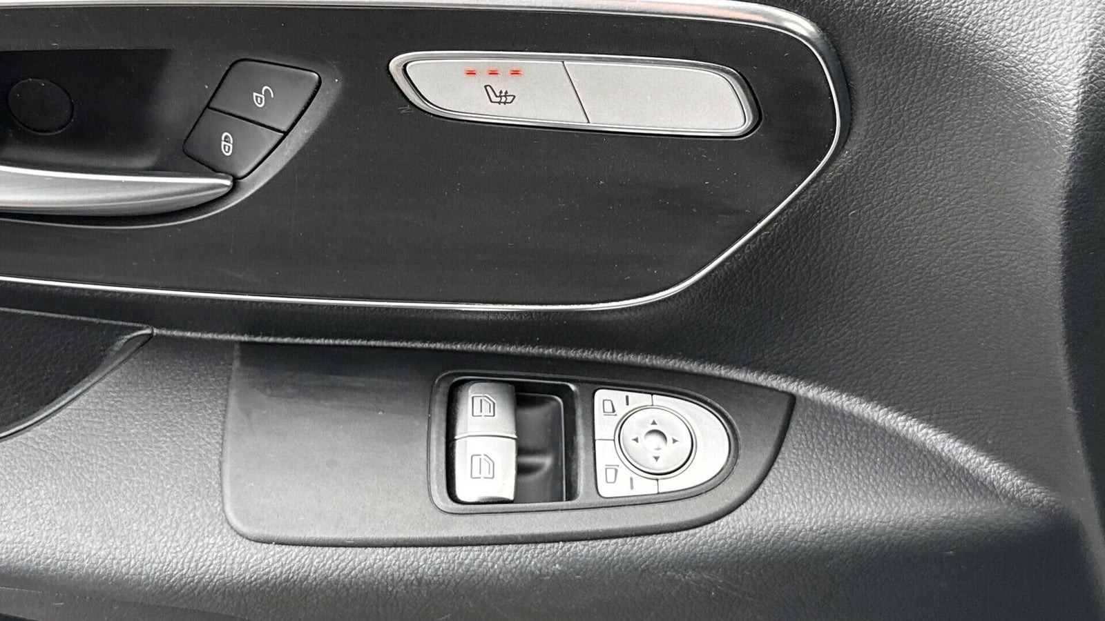 Grå Mercedes Vito 116 fra 2023