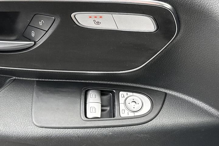 Grå Mercedes Vito 116 fra 2023