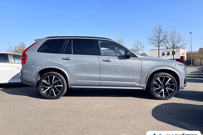 Grå Volvo XC90 fra 2023