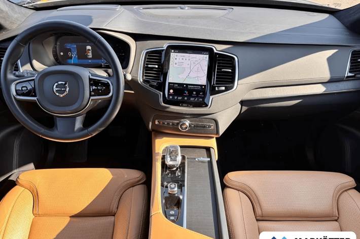 Grå Volvo XC90 fra 2023