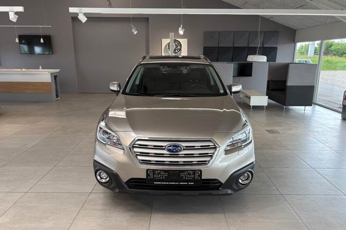 Orange Subaru Outback fra 2017