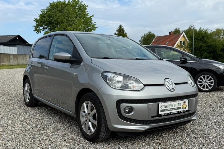 Sølv VW UP! fra 2014 set udefra