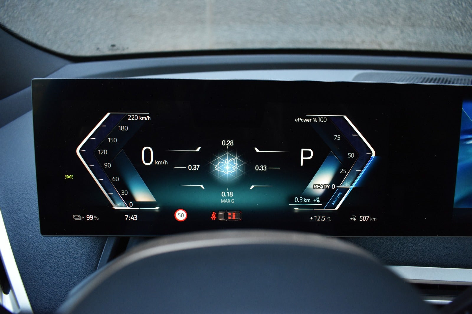 Grå BMW iX fra 2023