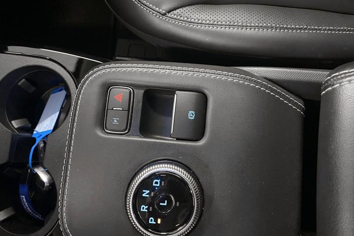 Grå Ford Mustang Mach-E fra 2024