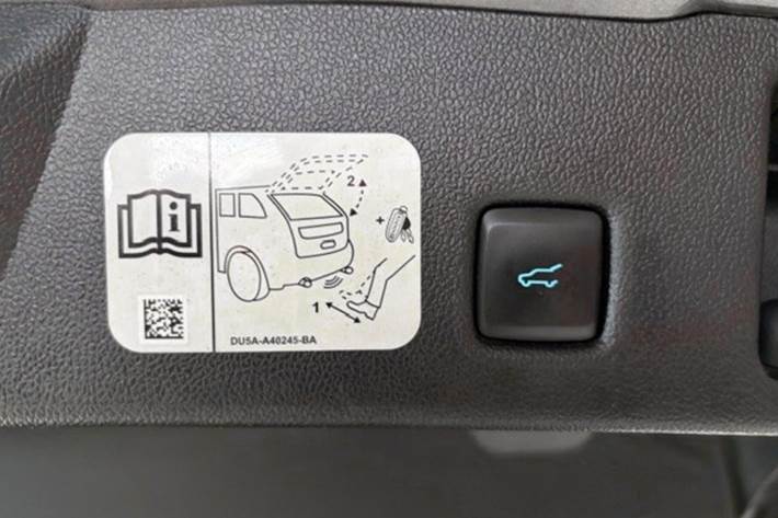 Sort Ford Kuga fra 2020