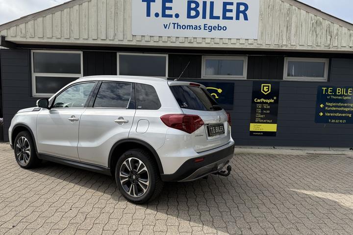 Sølv Suzuki Vitara fra 2021