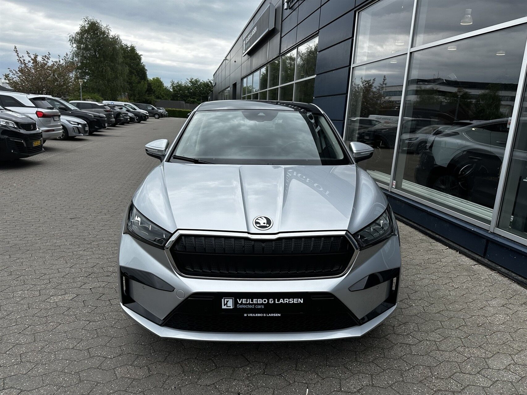 Grå Skoda Enyaq fra 2024