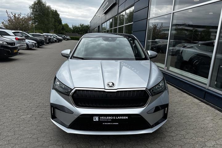 Grå Skoda Enyaq fra 2024