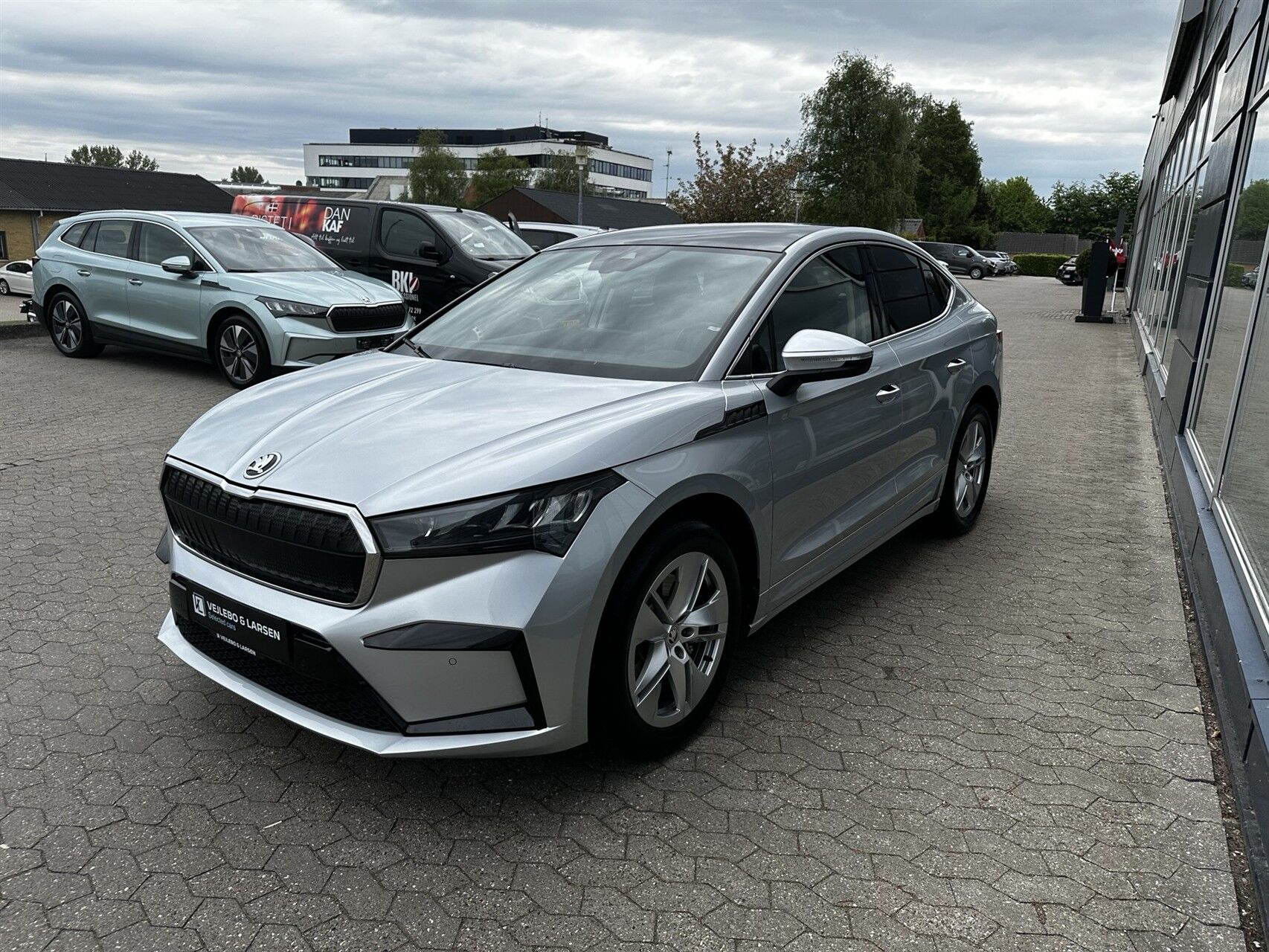 Grå Skoda Enyaq fra 2024