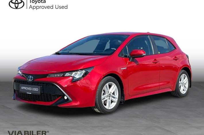 Rød Toyota Corolla fra 2020 set udefra