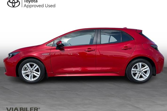 Rød Toyota Corolla fra 2020