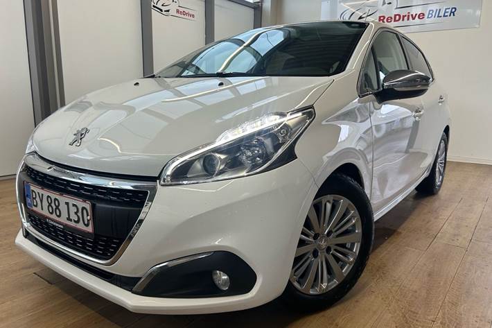 Hvid Peugeot 208 fra 2018 set udefra