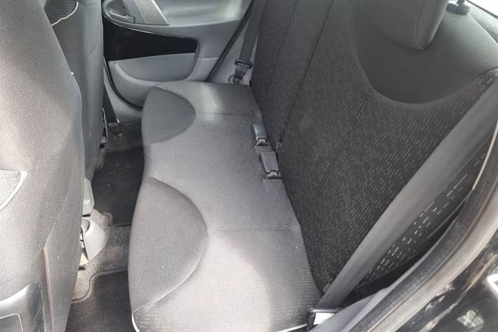 Sort Peugeot 107 fra 2011
