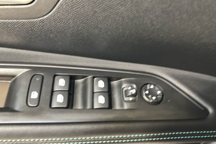 Sort Peugeot 3008 fra 2024