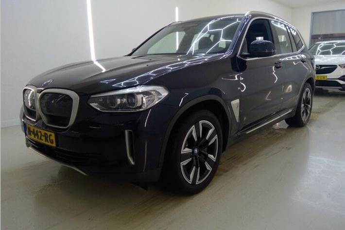 Sort BMW iX3 fra 2021