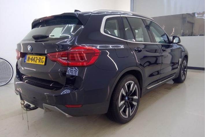 Sort BMW iX3 fra 2021