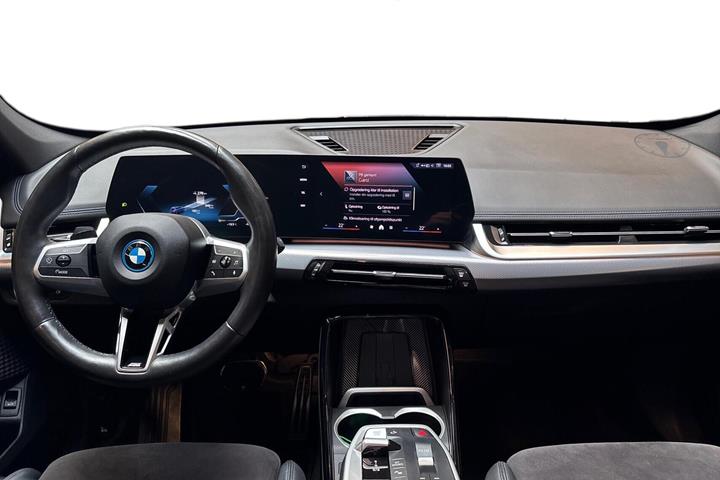 Blå BMW iX1 fra 2024