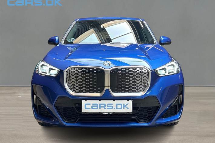 Blå BMW iX1 fra 2024
