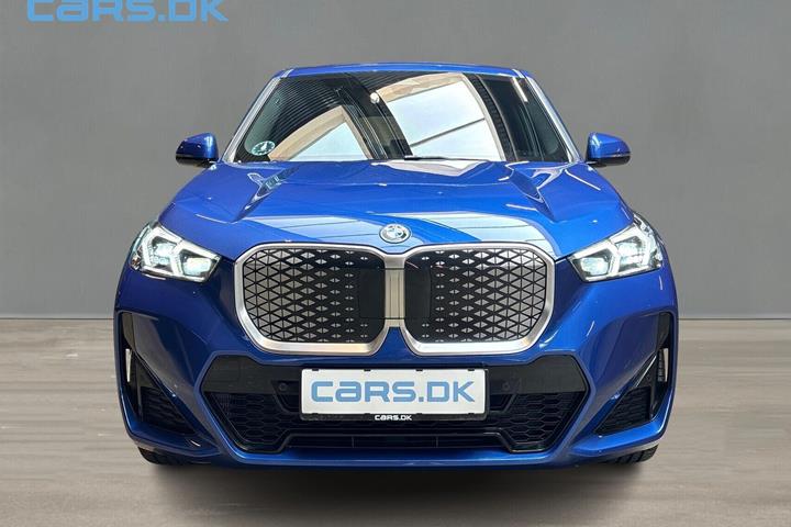 Blå BMW iX1 fra 2024