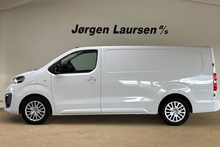 Hvid Peugeot e-Expert fra 2023