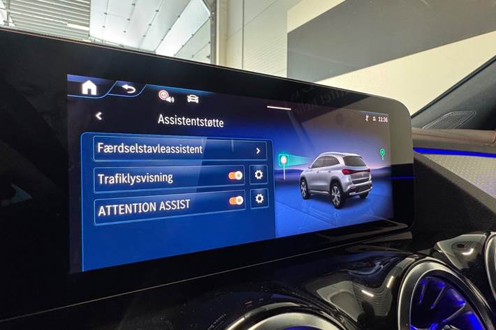 Hvid Mercedes EQA300 fra 2025