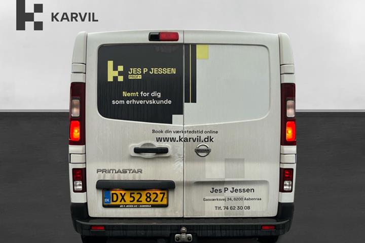 Hvid Nissan Primastar fra 2023