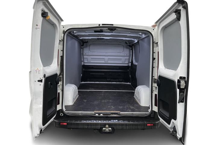 Hvid Nissan Primastar fra 2023