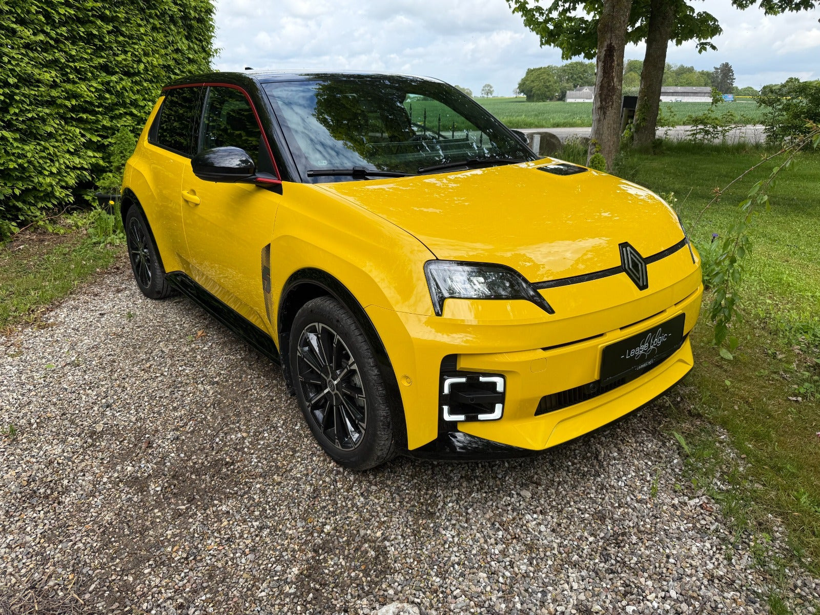 Gul Renault 5 E-Tech fra 2025