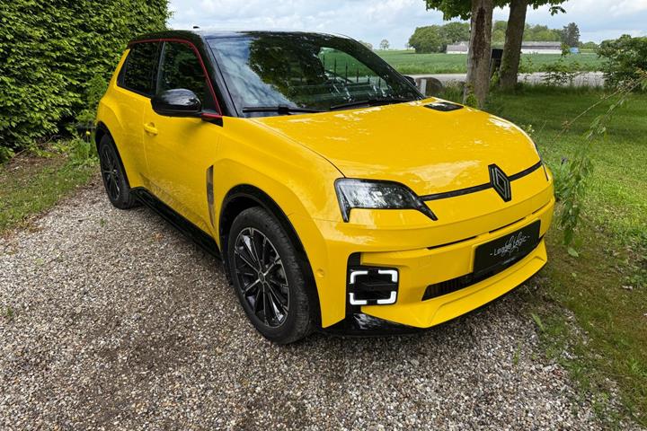 Gul Renault 5 E-Tech fra 2025