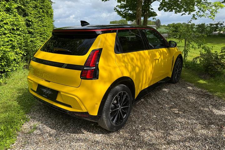 Gul Renault 5 E-Tech fra 2025