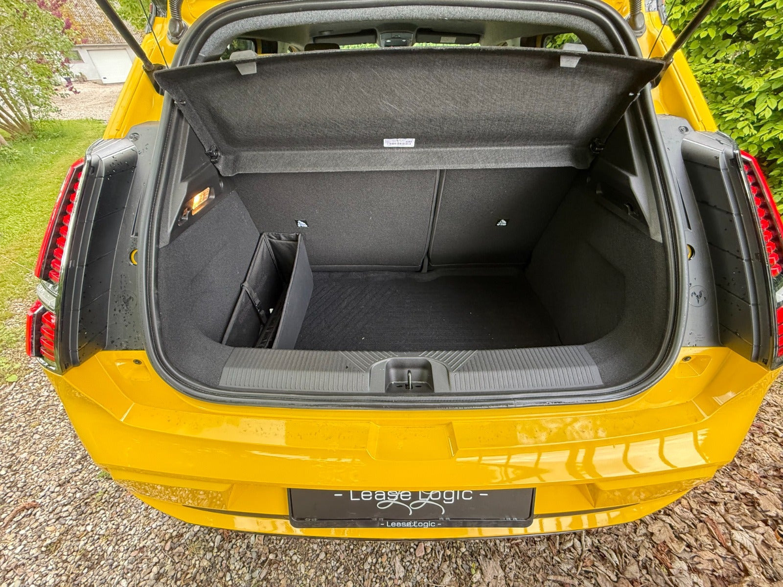 Gul Renault 5 E-Tech fra 2025