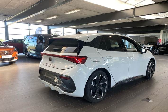 Hvid Cupra Born fra 2023