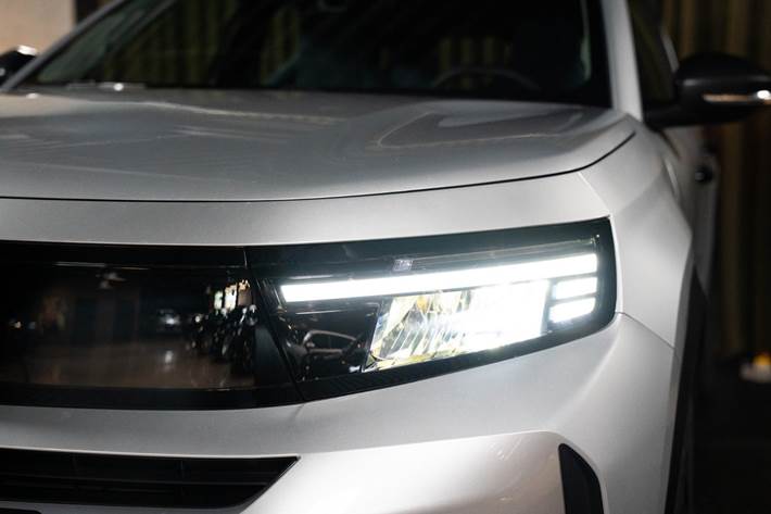 Sølv Opel Frontera fra 2025