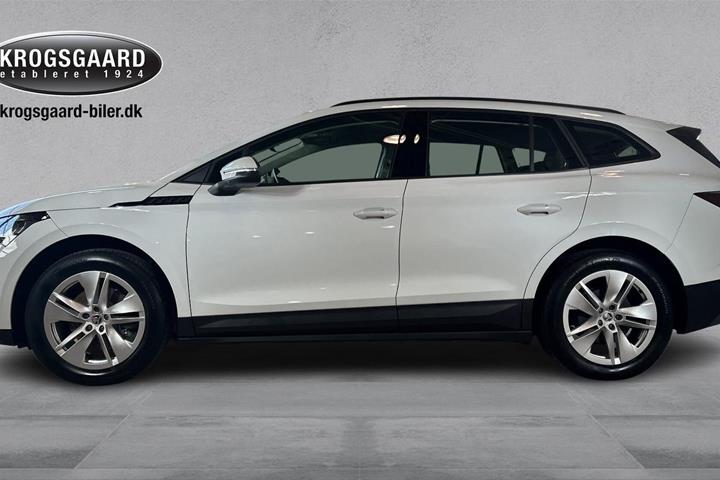 Hvid Skoda Enyaq fra 2023